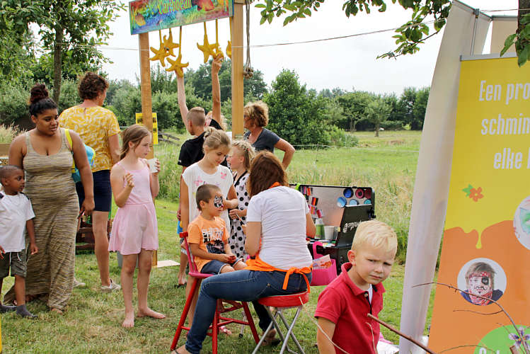 9-6-2018 - Proeverij in zomersfeer door de PLUS in Waarder_07